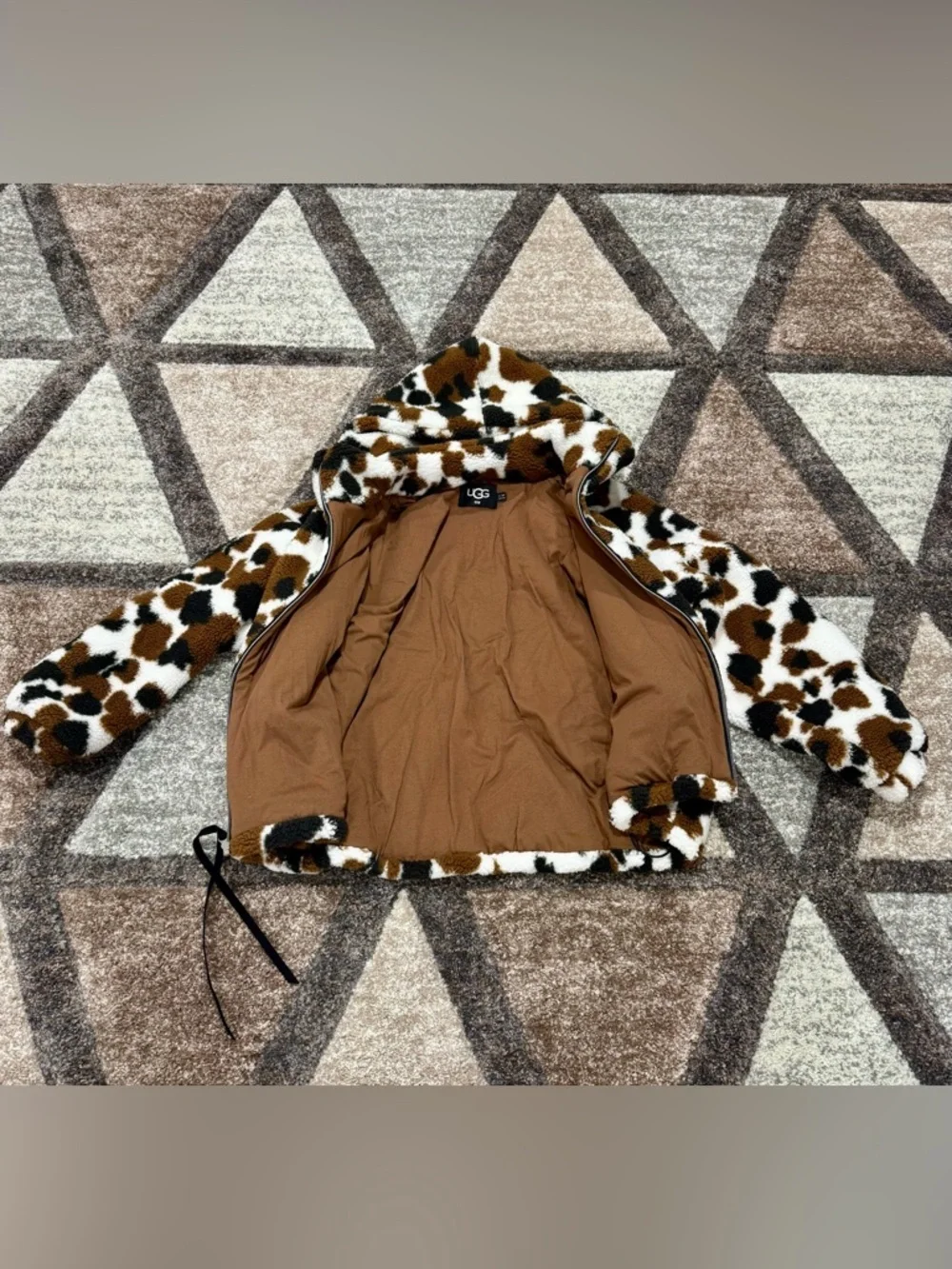 UGG RTW Olympia Sherpa Chestnut Cow Print Coat Size Small/Medium - Picture 3 of 4